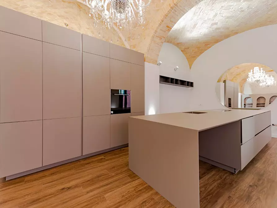 Immagine 3 di Locale commerciale in vendita  in piazza matteotti a Chieti