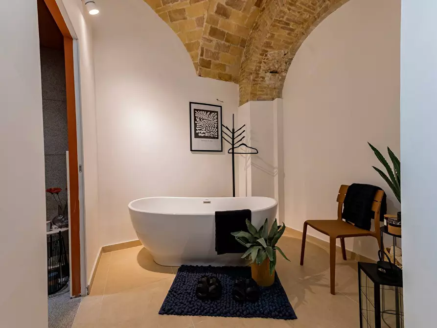 Immagine 5 di Locale commerciale in affitto  in PIAZZA MATTEOTTI a Chieti