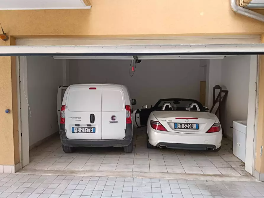 Immagine 1 di Box auto in vendita  in Via Palermo a Pescara