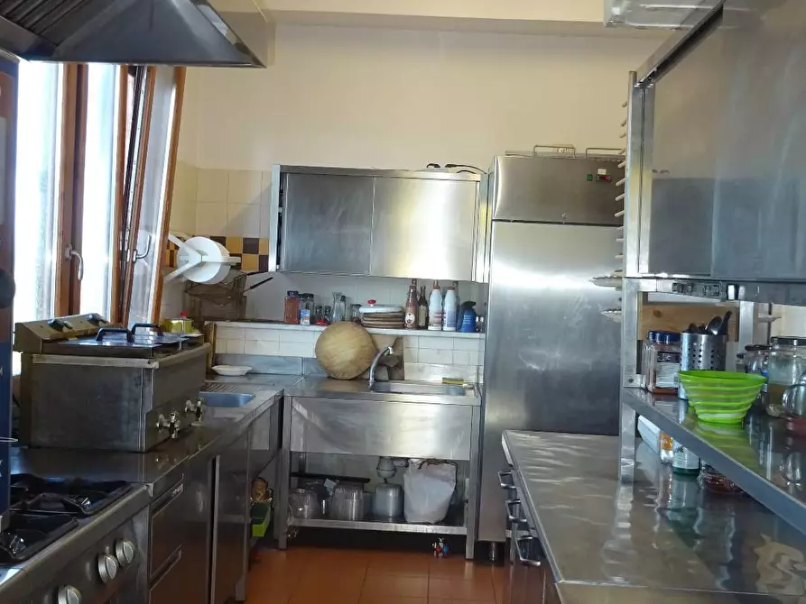 Immagine 10 di Attività commerciale in vendita  a Montespertoli