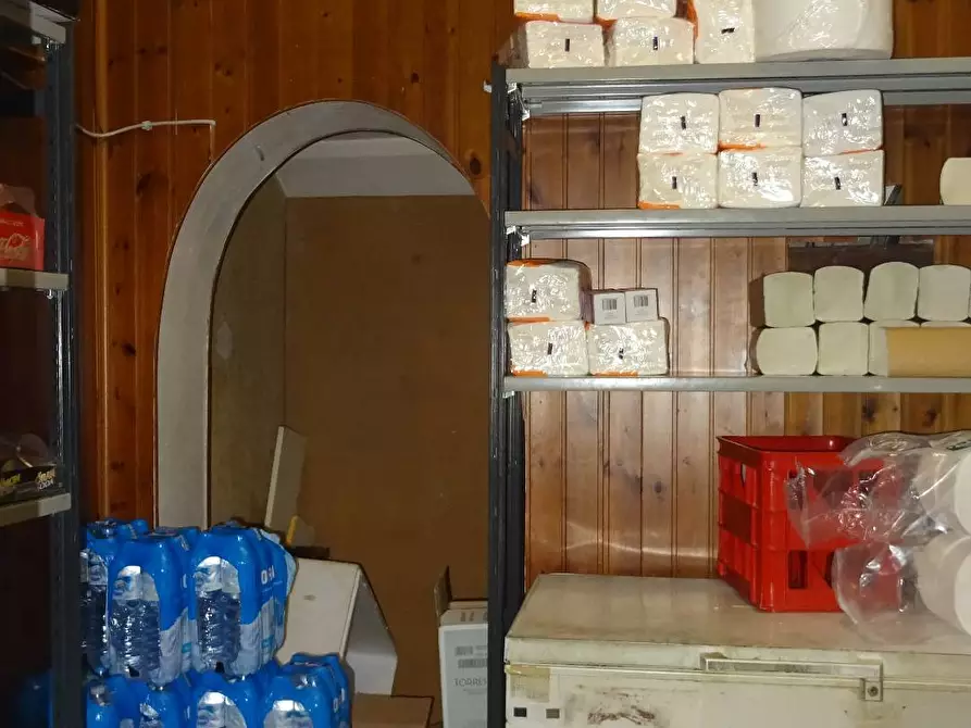 Immagine 12 di Attività commerciale in vendita  a Montespertoli