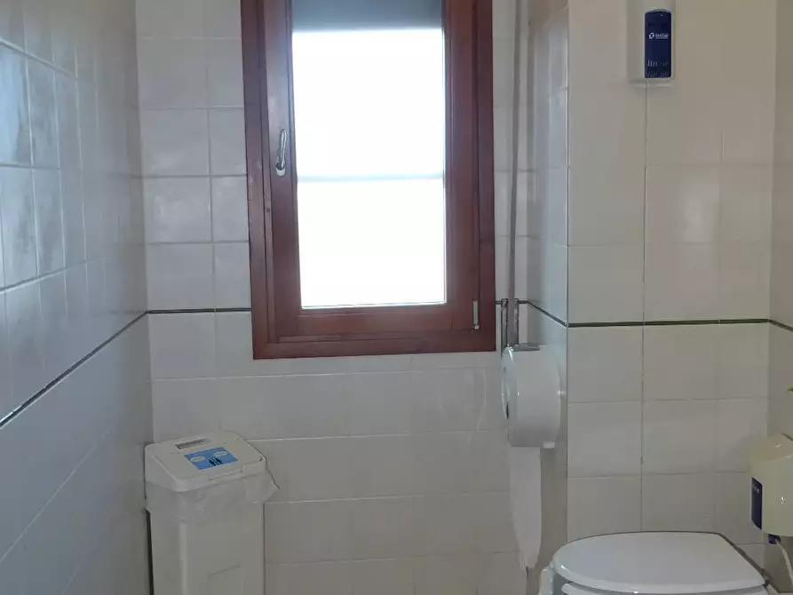 Immagine 13 di Attività commerciale in vendita  a Montespertoli