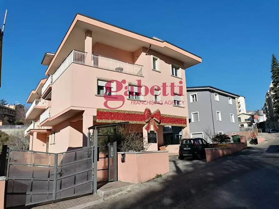 Immagine 1 di Appartamento in vendita  in Via Francesco Paolo Tosti a L'aquila