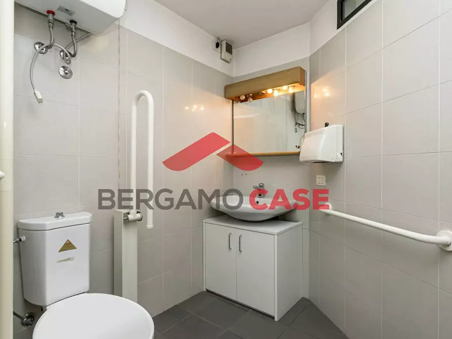 Immagine 7 di Ufficio in vendita  in Via Zambianchi a Bergamo