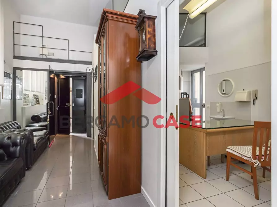 Immagine 5 di Ufficio in vendita  in Via Zambianchi a Bergamo