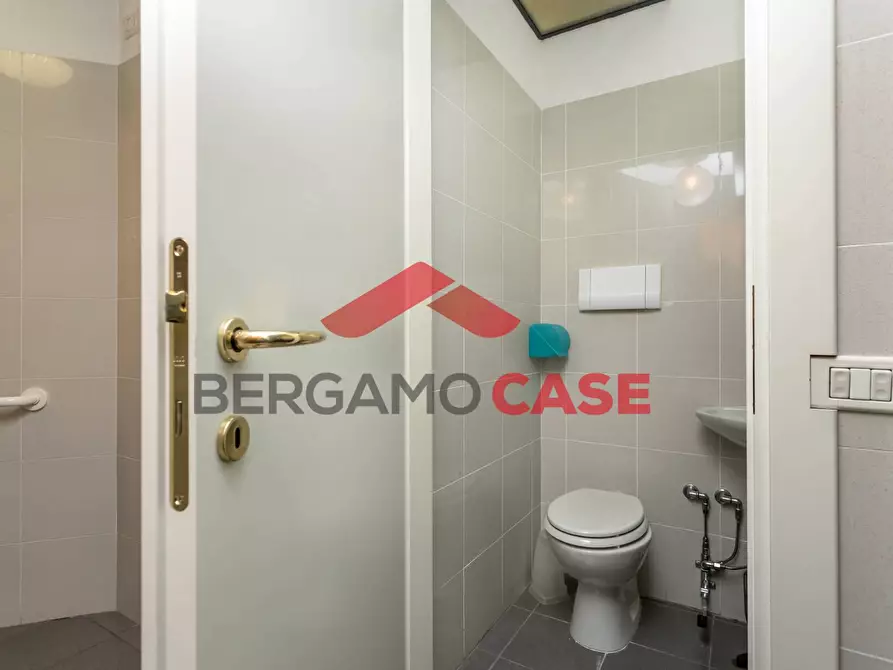 Immagine 8 di Ufficio in vendita  in Via Zambianchi a Bergamo