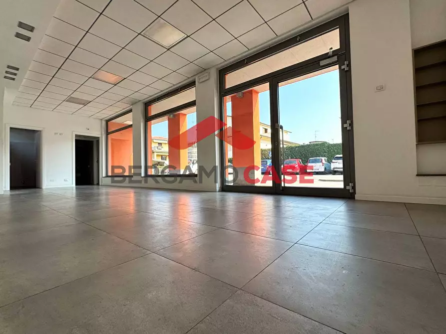 Immagine 3 di Negozio in affitto  in Cavalli a Villa Di Serio