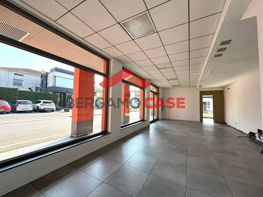 Immagine 2 di Negozio in affitto  in Cavalli a Villa Di Serio