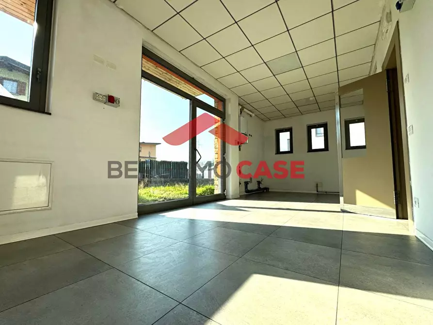 Immagine 6 di Negozio in affitto  in Cavalli a Villa Di Serio