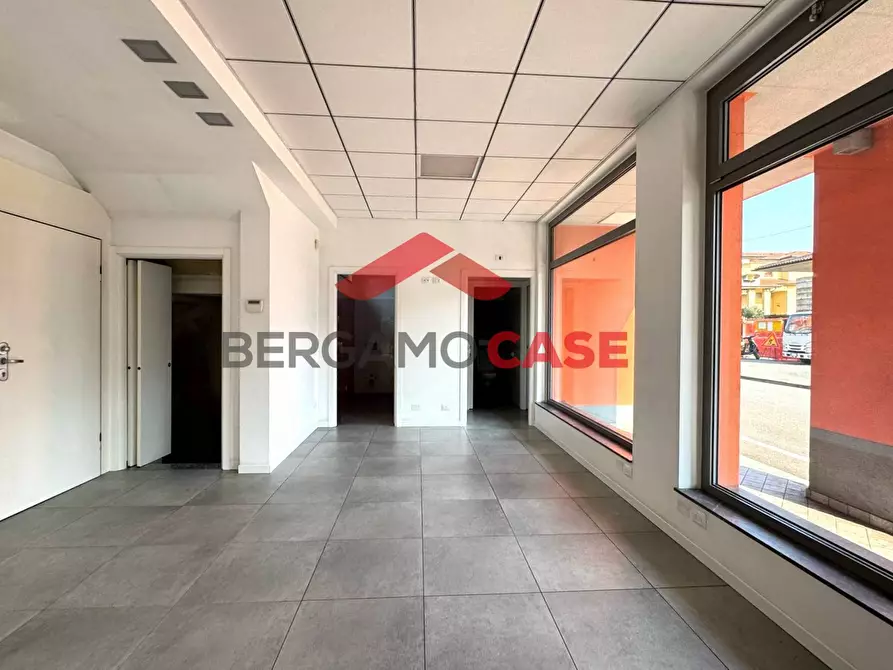 Immagine 4 di Negozio in affitto  in Cavalli a Villa Di Serio