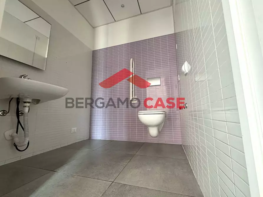 Immagine 8 di Negozio in affitto  in Cavalli a Villa Di Serio