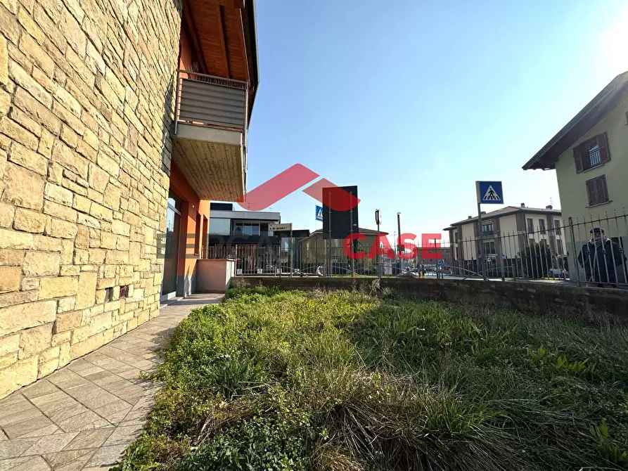 Immagine 10 di Negozio in affitto  in Cavalli a Villa Di Serio