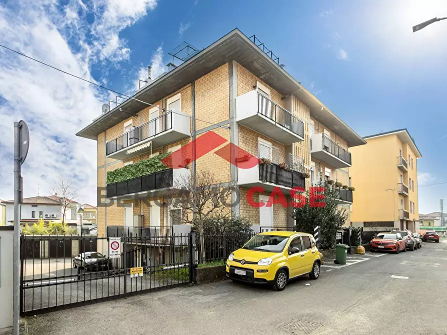 Immagine 12 di Appartamento in vendita  in Via Milano a Curno