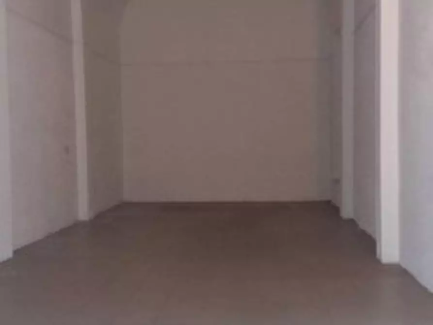 Immagine 4 di Locale commerciale in affitto  a Pisa