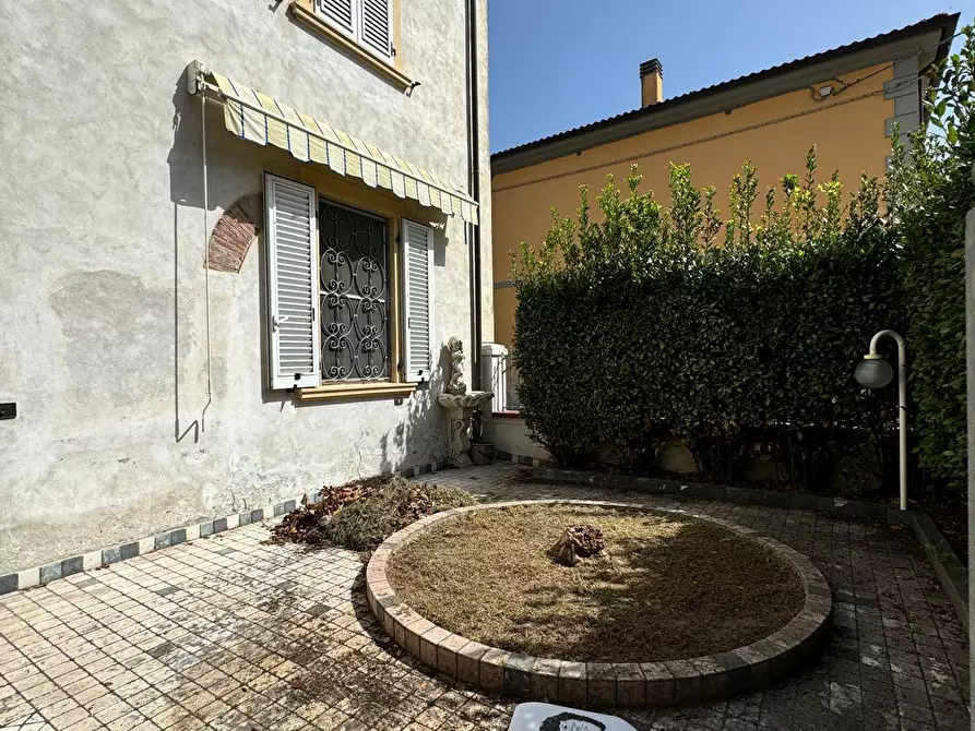 Immagine 15 di Villa in vendita  a Vecchiano