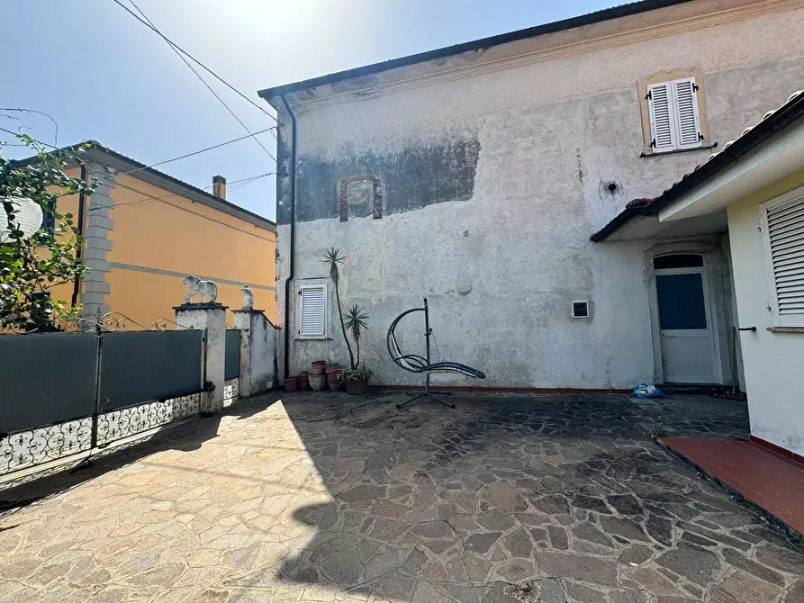 Immagine 14 di Villa in vendita  a Vecchiano