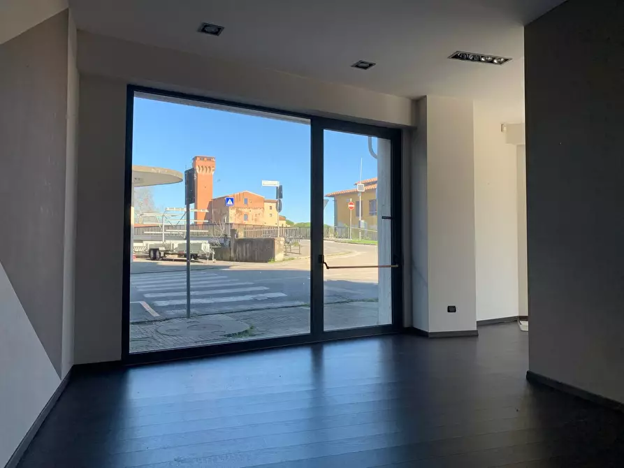 Immagine 7 di Locale commerciale in vendita  a Pisa