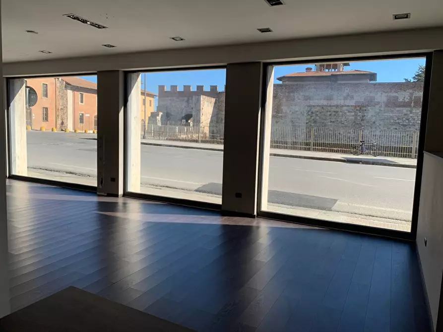 Immagine 12 di Locale commerciale in vendita  a Pisa