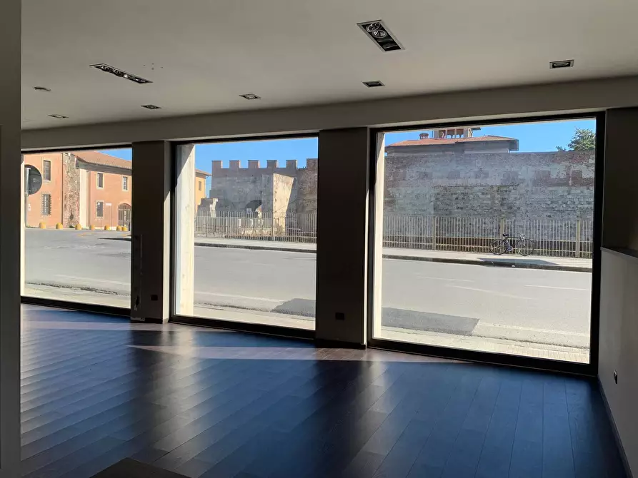 Immagine 13 di Locale commerciale in vendita  a Pisa