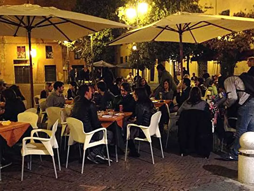 Immagine 11 di Locale commerciale in affitto  a Pisa