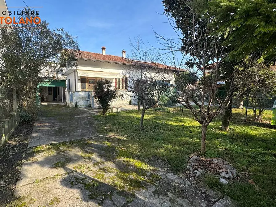 Immagine 1 di Agriturismo in vendita  in Via Aquileia a Ronchi Dei Legionari