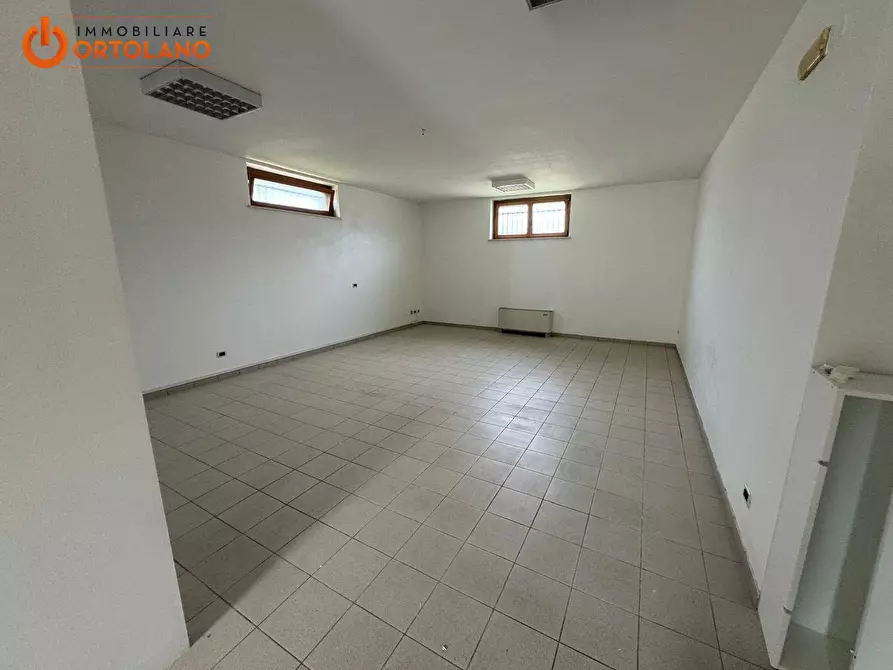 Immagine 7 di Locale commerciale in vendita  in Via F.lli Mucchiut a Sagrado