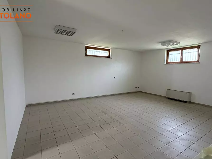 Immagine 4 di Locale commerciale in vendita  in Via F.lli Mucchiut a Sagrado