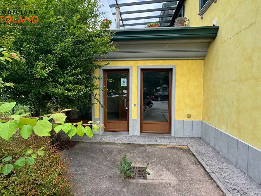 Immagine 6 di Locale commerciale in vendita  in Via F.lli Mucchiut a Sagrado