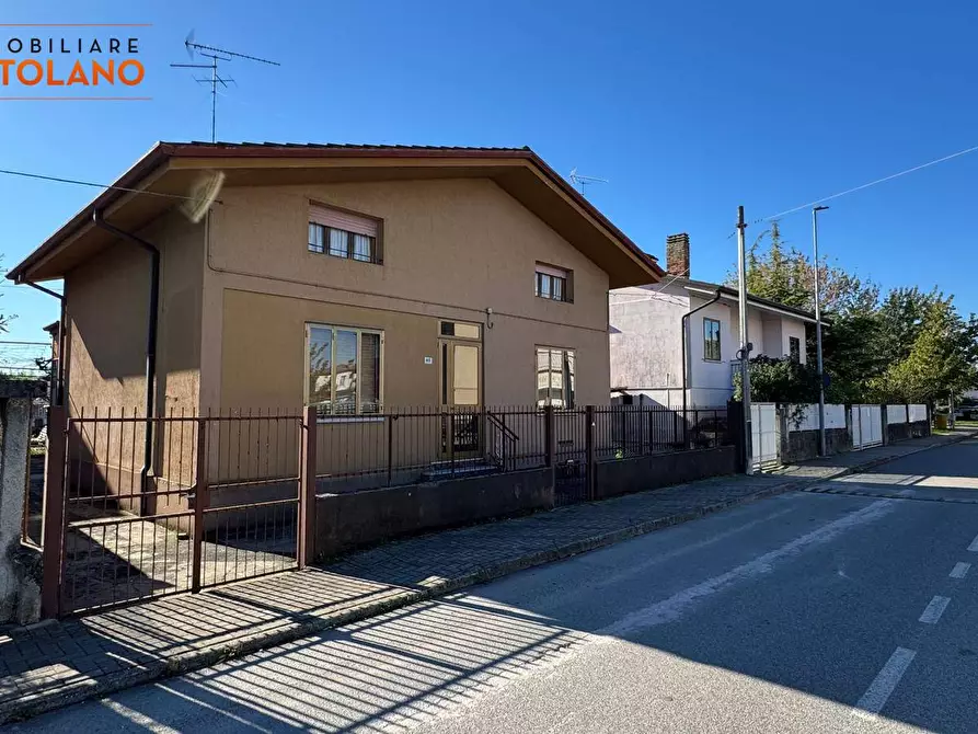 Immagine 1 di Casa indipendente in vendita  in Via Reggio Emilia a Staranzano