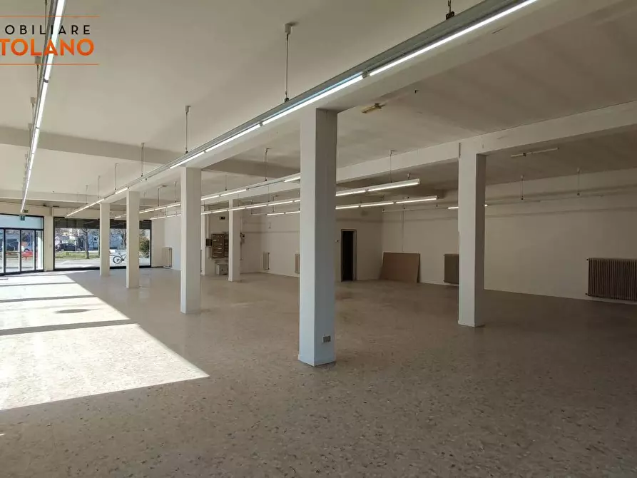 Immagine 6 di Locale commerciale in vendita  in Piazza Venezia a San Canzian D'isonzo