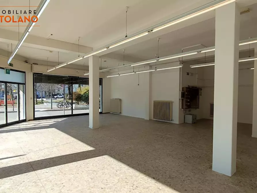 Immagine 3 di Locale commerciale in vendita  in Piazza Venezia a San Canzian D'isonzo