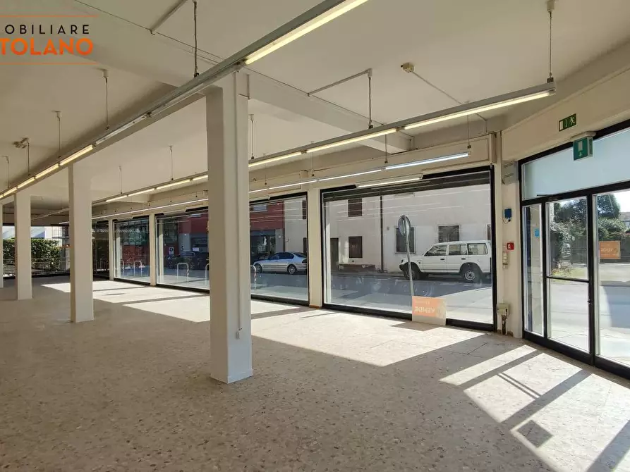 Immagine 4 di Locale commerciale in vendita  in Piazza Venezia a San Canzian D'isonzo