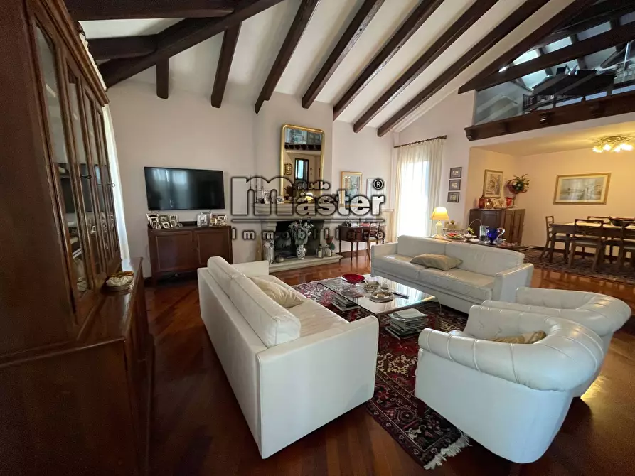 Immagine 1 di Villa in vendita  in Via Postumia a San Biagio Di Callalta