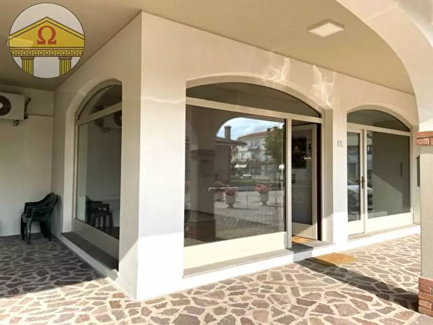 Immagine 1 di Negozio in vendita  a Maserada Sul Piave