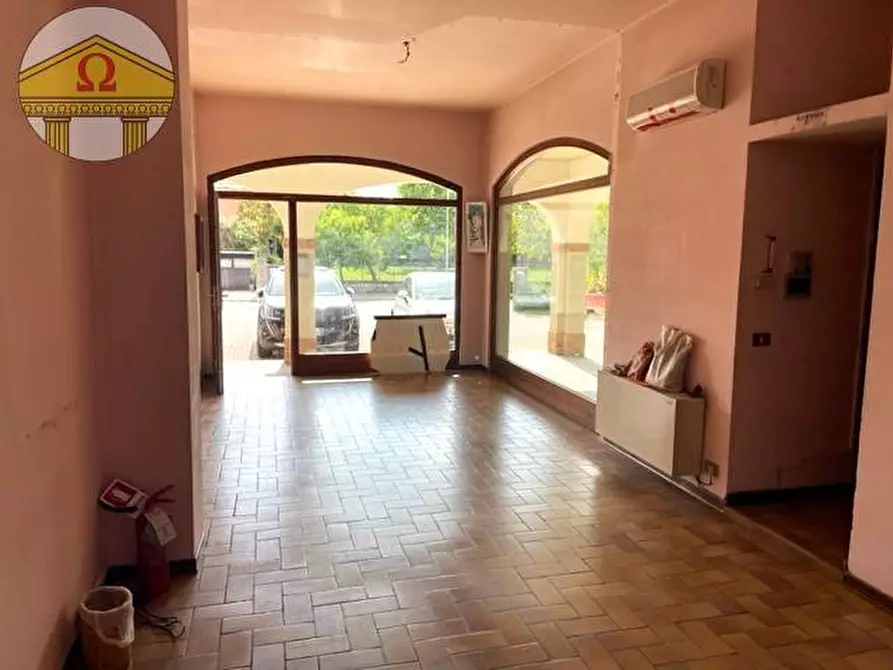 Immagine 3 di Negozio in vendita  a Maserada Sul Piave