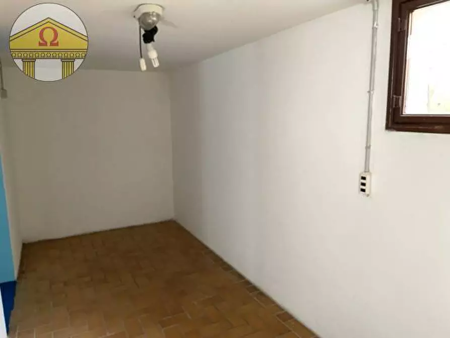 Immagine 9 di Negozio in vendita  a Maserada Sul Piave