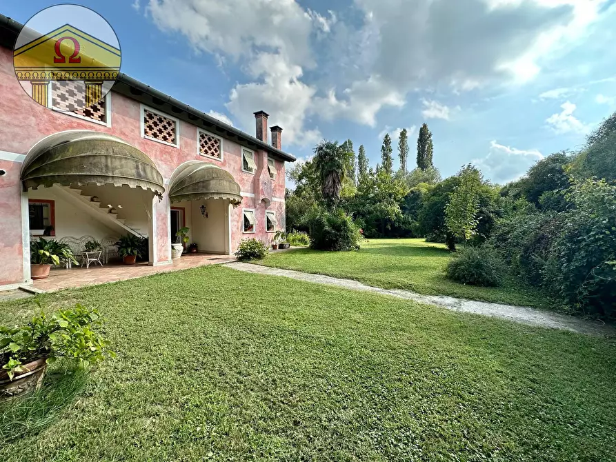 Immagine 1 di Villa in vendita  a Casale Sul Sile