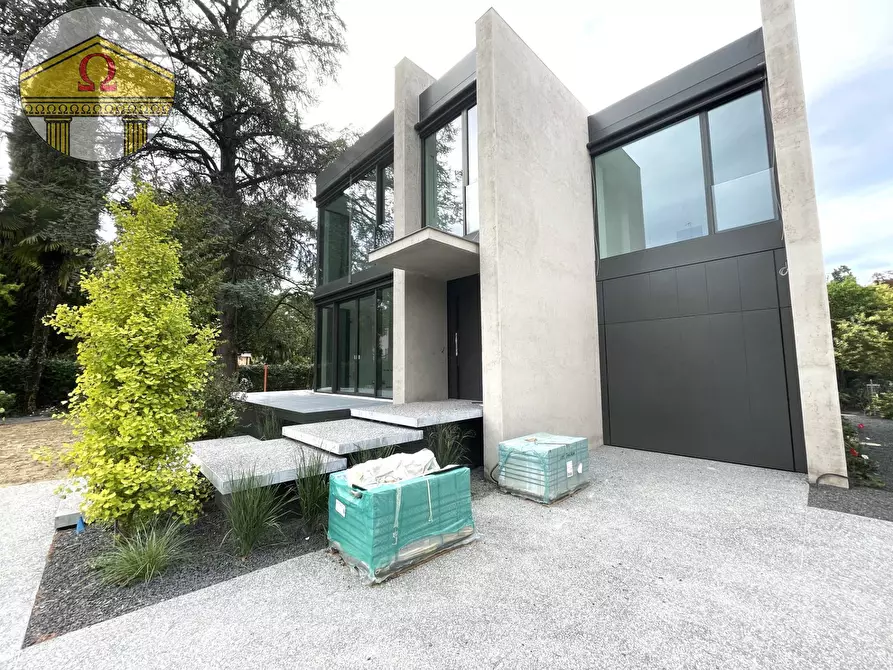 Immagine 4 di Villa in vendita  a Treviso