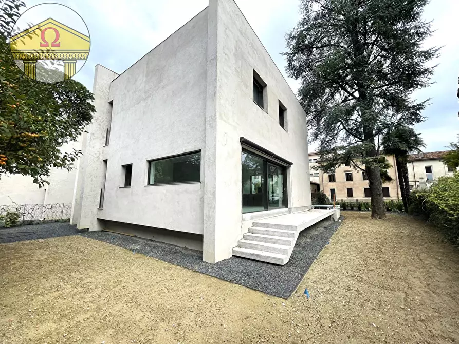 Immagine 7 di Villa in vendita  a Treviso