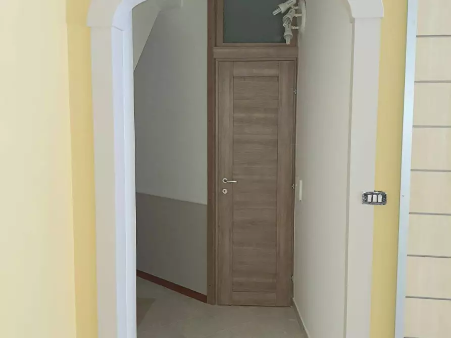 Immagine 6 di Locale commerciale in affitto  in Corso Vittorio Veneto a Grottaminarda