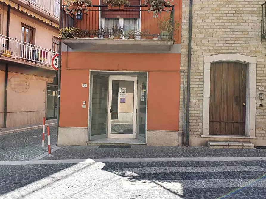 Immagine 1 di Locale commerciale in affitto  in Corso Vittorio Veneto a Grottaminarda