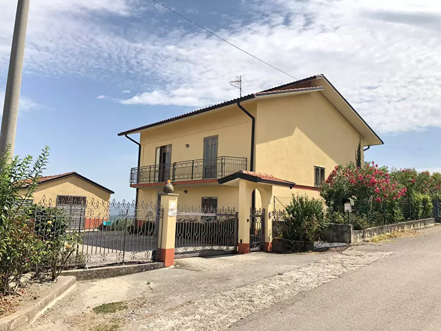 Immagine 1 di Casa indipendente in vendita  in beneficio a Montemarano