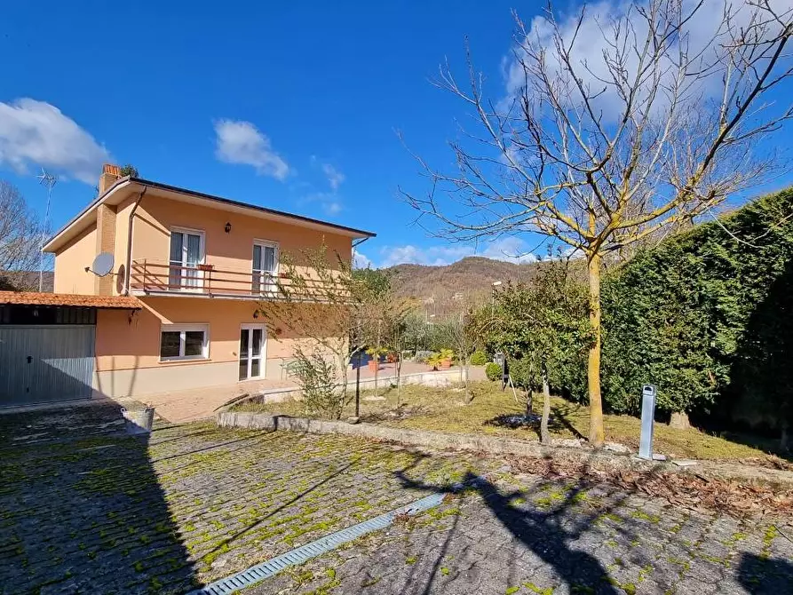Immagine 1 di Villa in vendita  in via paduli a San Nicola Baronia
