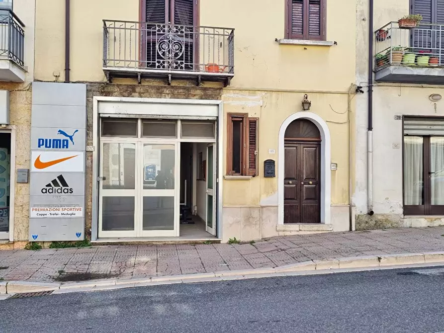 Immagine 1 di Locale commerciale in vendita  in Corso Vittorio Veneto a Grottaminarda