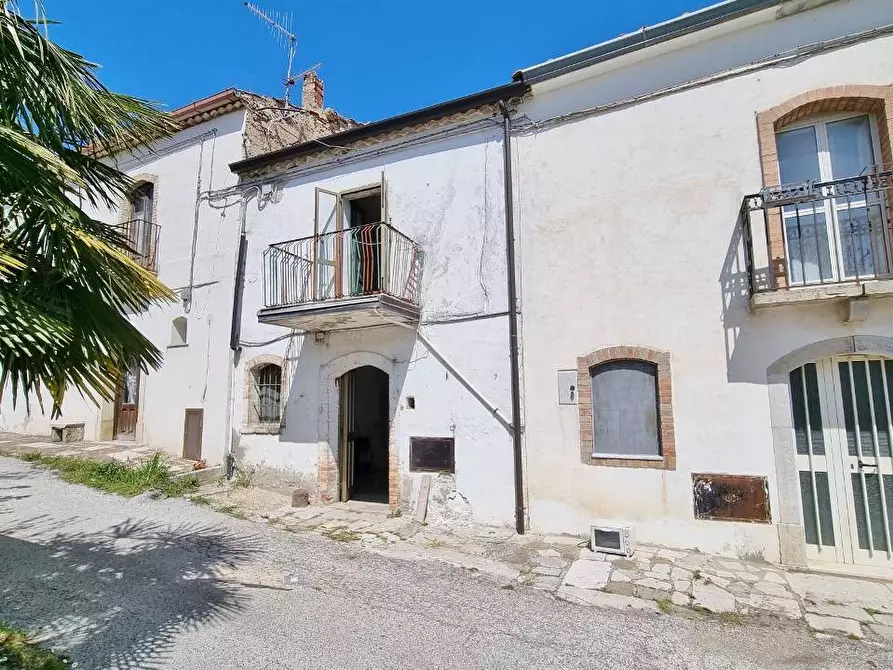 Immagine 1 di Casa semindipendente in vendita  in Via Cesine a Vallata