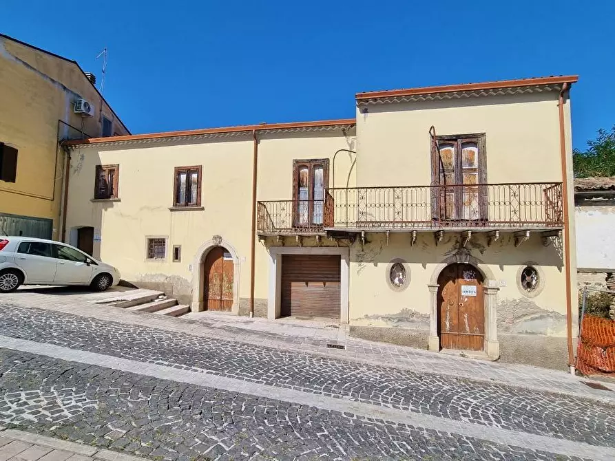 Immagine 1 di Casa indipendente in vendita  in Via Laura Mancini a Castel Baronia