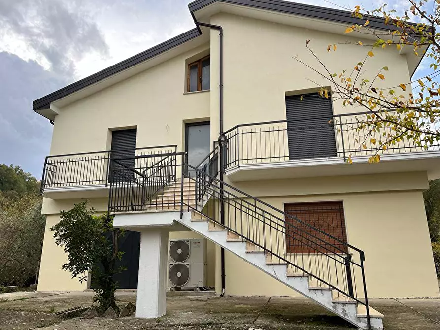 Immagine 3 di Casa indipendente in vendita  in C/da Trespatino a Montemarano