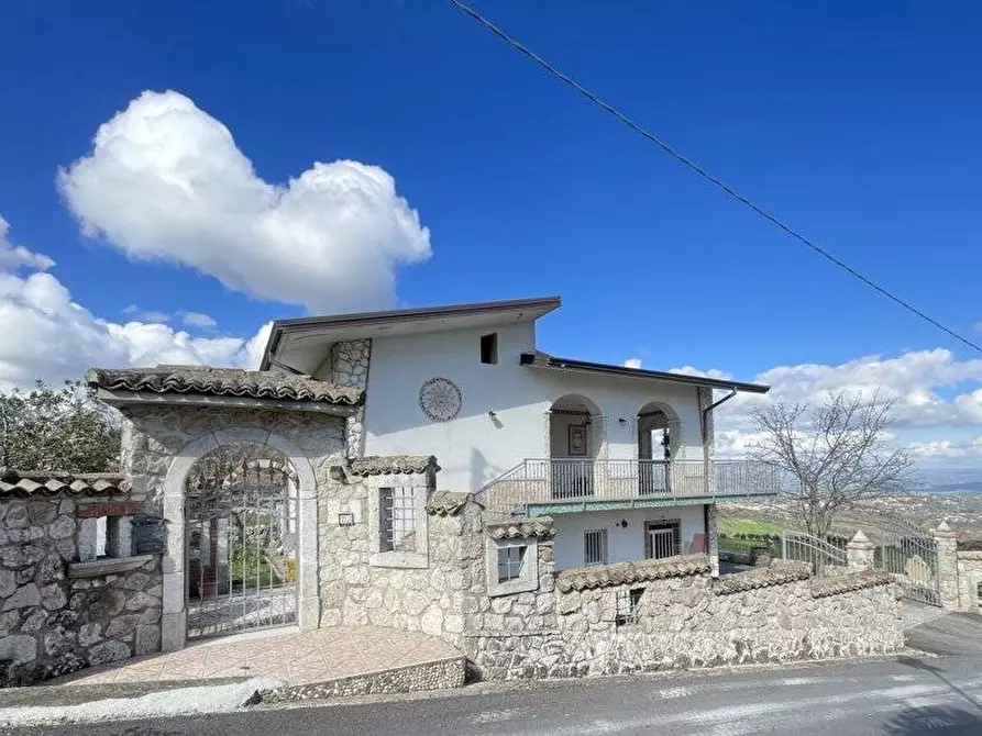 Immagine 1 di Villa in vendita  in via potenza a Montefusco