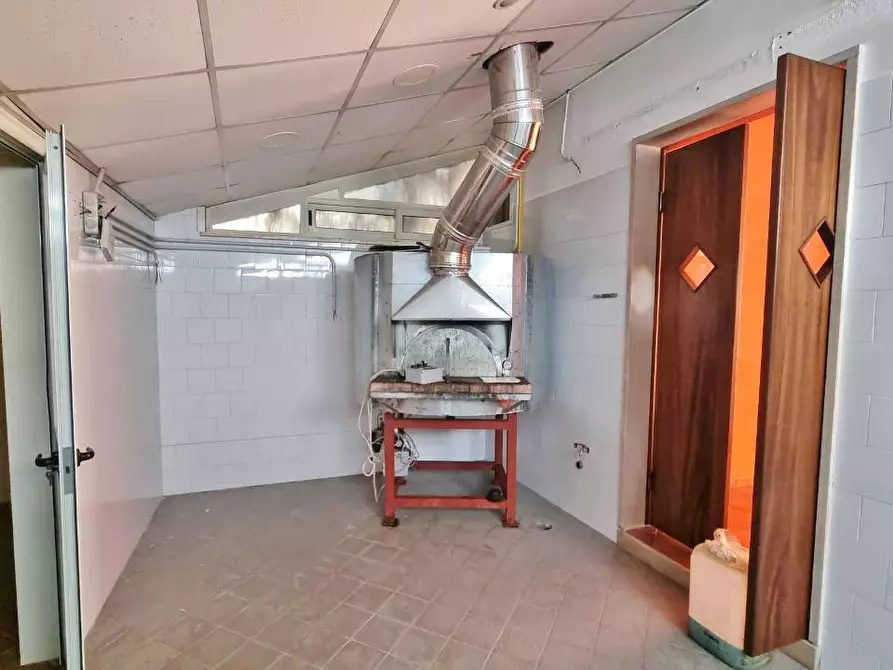Immagine 9 di Locale commerciale in affitto  in Via Valle a Grottaminarda