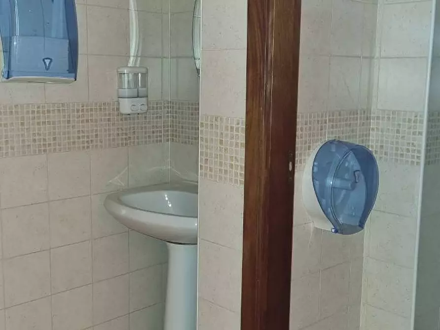 Immagine 13 di Locale commerciale in affitto  in Via Valle a Grottaminarda